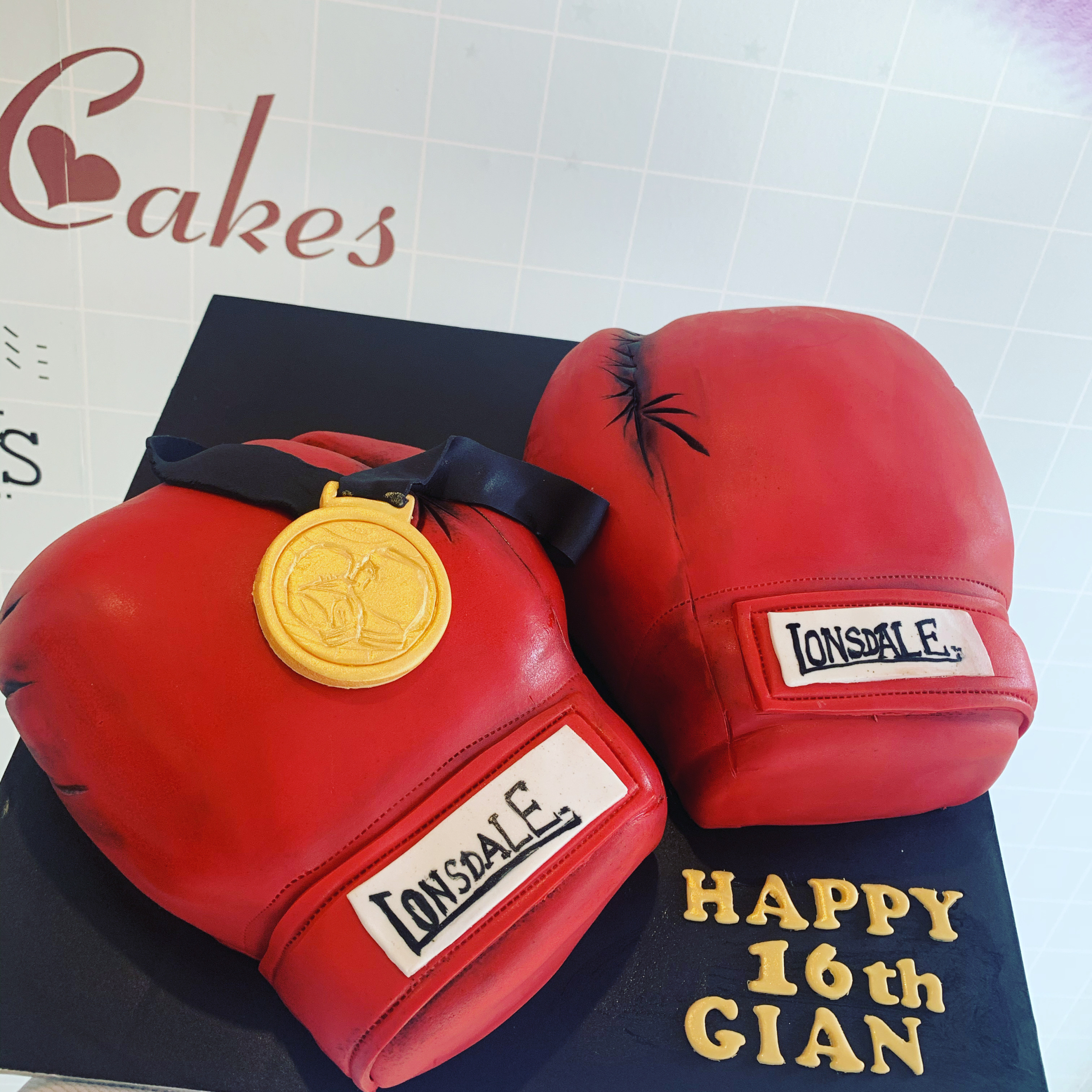 Aggregate more than 79 boxing glove cake tin - awesomeenglish.edu.vn