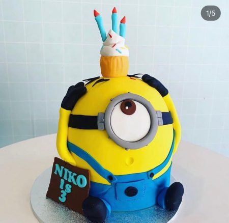 Minion Cake