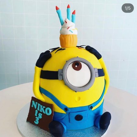 Minion Cake