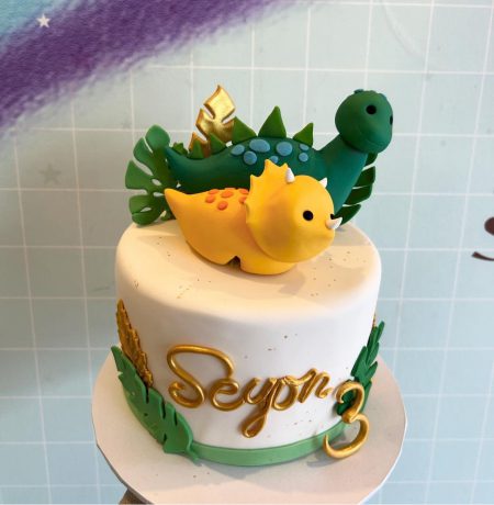 Cute Dinosaur cake